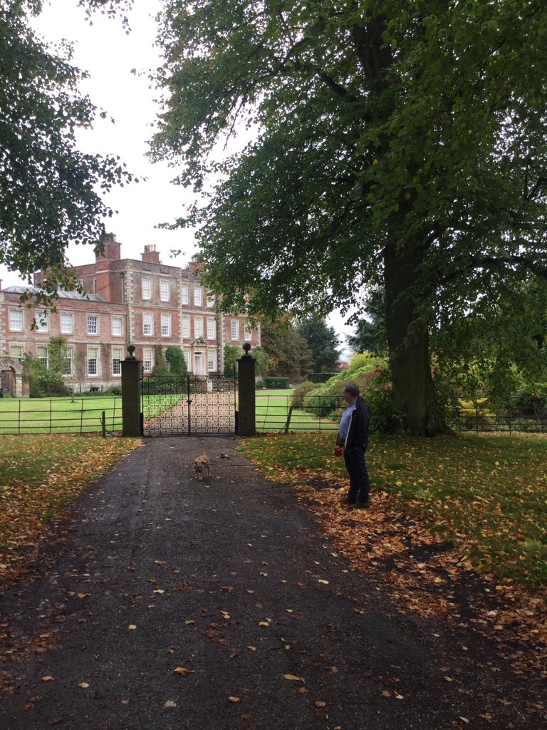 SWalters_MNA's tweet photo. Start of visit to #gunby hall @NTGunbyHall @LoveLinksWolds https://t.co/8dzjZ8dDGo