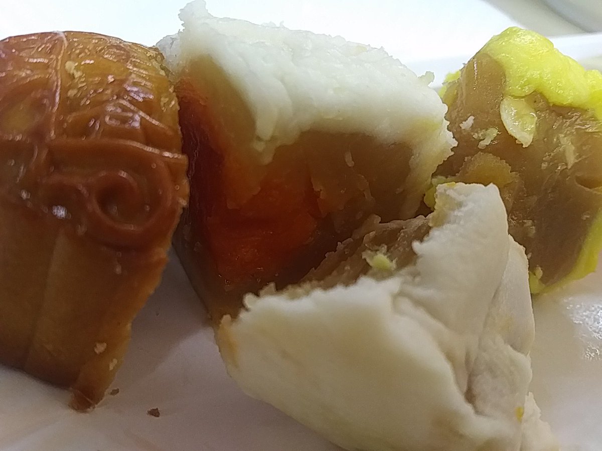 Gyrowoof's tweet photo. Mooncake taster wuff tonight. :p Over 2000 kcals of event mooncakes consumed before dinner. :P Training to be a #FatWuff #Foodphoto #Durain https://t.co/eBrjAHJoUC