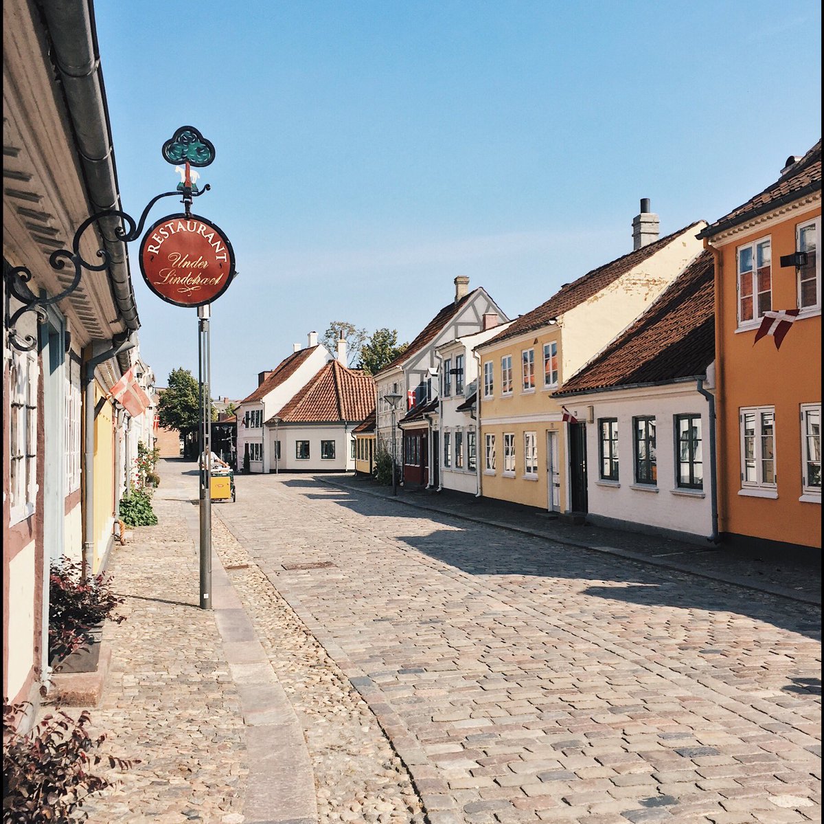 zivilepm's tweet photo. Thouse fairytale houses though! 💕@GoVisitDenmark @odense_by #streetphotography https://t.co/rLtZyx2aKG