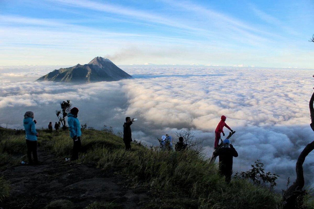 SharelIshak's tweet photo. Jom !
1)medan 20-22 oct : 1pax
2)medan 17-19 nov : full
3)medan 15-17 dec : 10pax
4)waterrafting 2 dec : 10pax
5)rinjani 18-22 april : 2pax https://t.co/543NBQBR3i