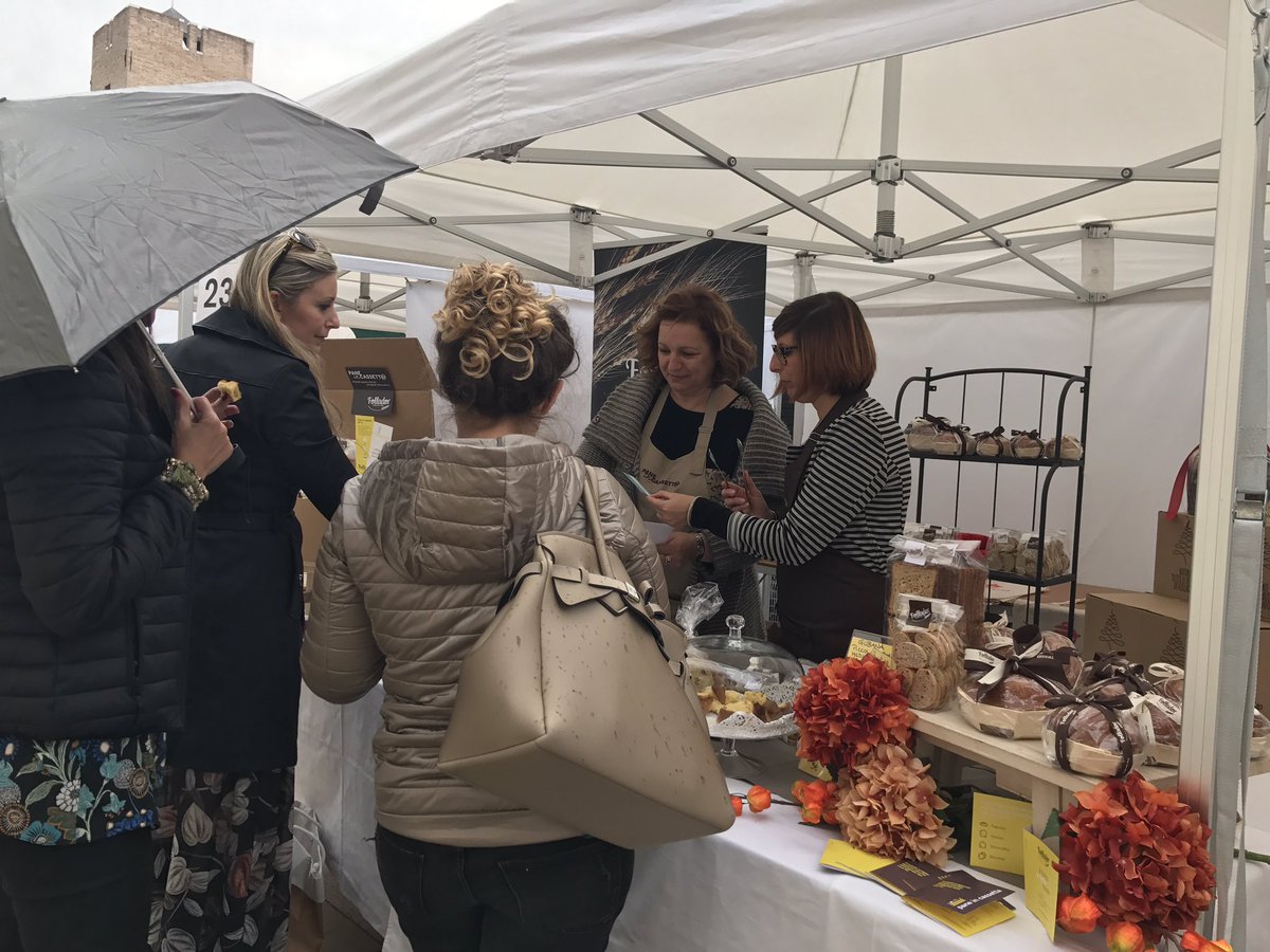 iFoodit's tweet photo. continua il festival del food ad @OderzoFoodFest con assaggi e eccellenze territoriali #oderzoFF @VatySuvimol https://t.co/Efrhn9qyJr