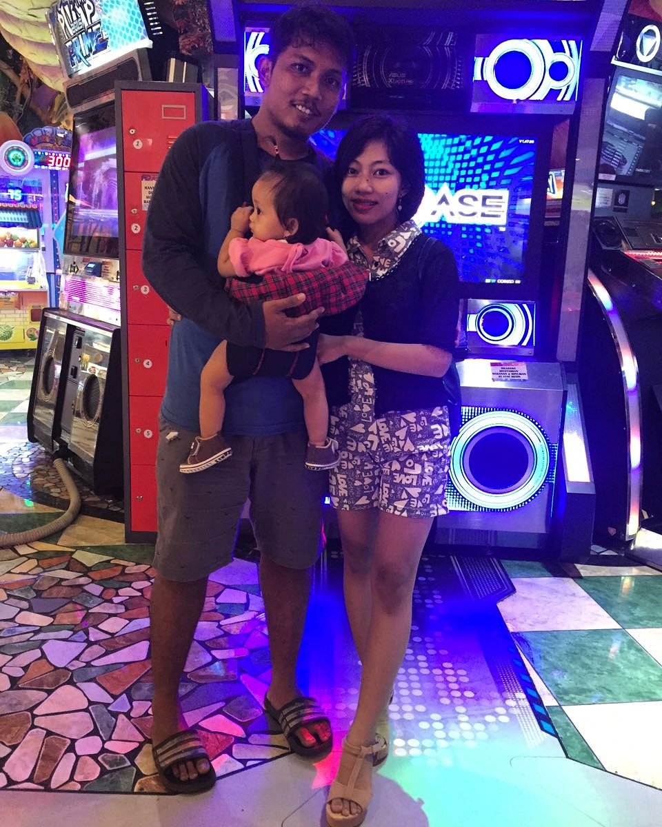 ichwansyahalam's tweet photo. Time with my little family
#mylittlefamily #jalanjalan #weekendasik #janganlupabersyukur #janganlupabahagia https://t.co/CNHiYCgGZc