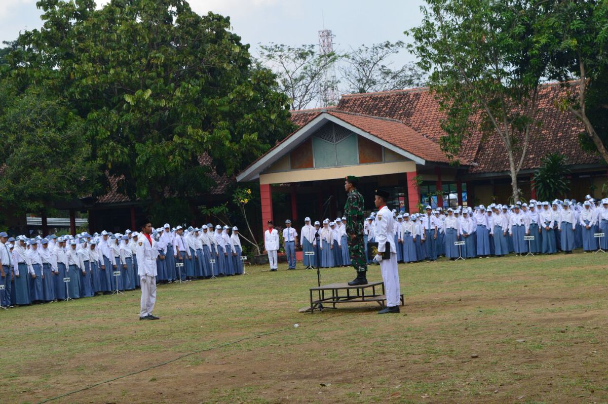 osissmandung's tweet photo. Telah berlangsung upacara memperingati hari Kesaktian Pancasila di SMAN 1 Kedungwuni dengan tenang dan khidmat. https://t.co/JHai9hyVxi
