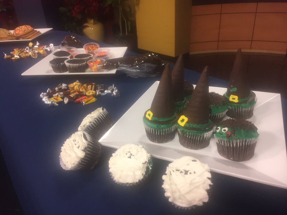 PRKathyBurrows's tweet photo. Thank you @cbsbaltimore for hosting @Hersheypark this morning! https://t.co/atWKgPy7px