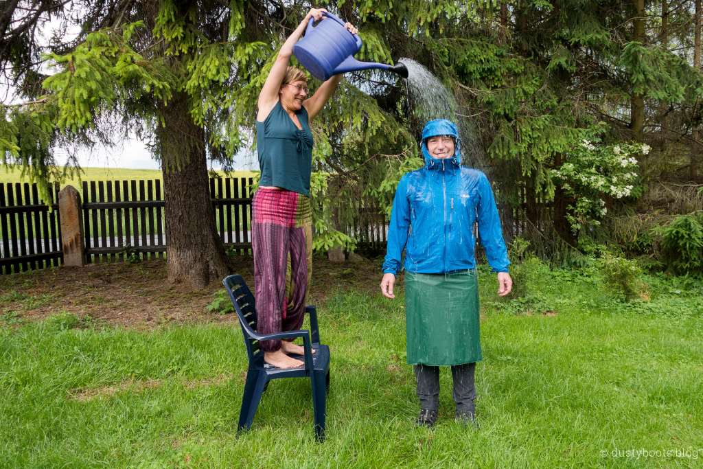 Uli vom <a href="/DustyBootsBlog/">Dusty Boots Blog</a> hat den DIY Regenkilt genäht und seine Erfahrungen in diesem Gastbeitrag niedergeschrieben &gt; bit.ly/erfahrungen-re…