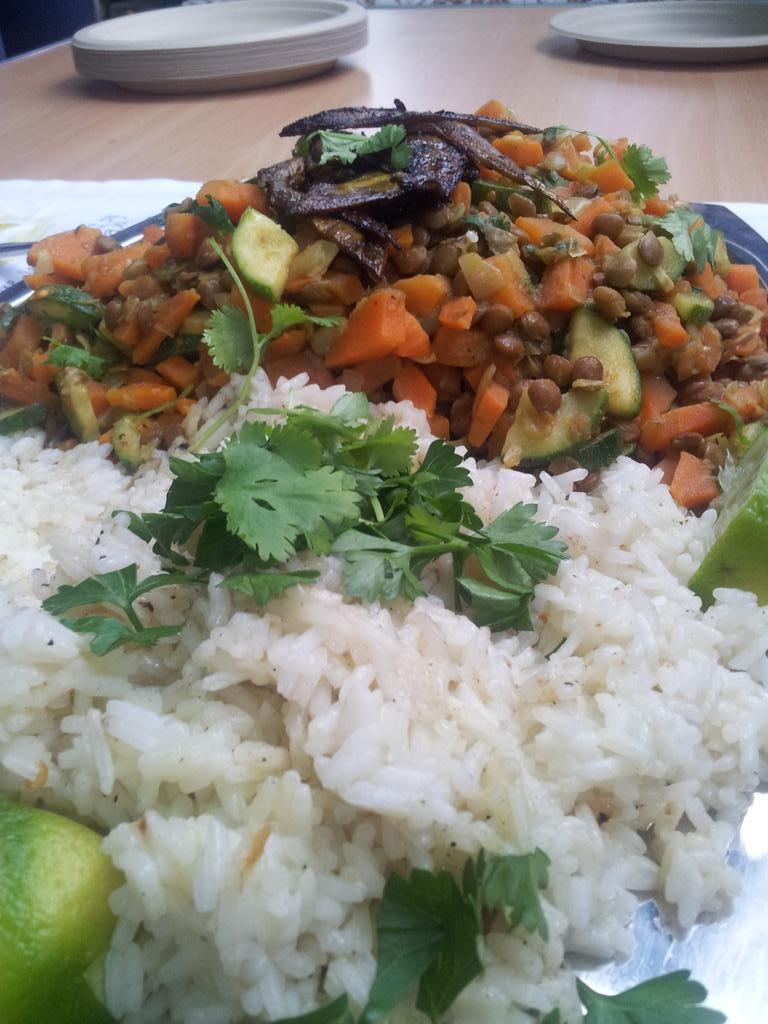 GoodFoodOxford's tweet photo. ReadySteadyCook food surplus feast @Waste2TasteOx @OxRelish winner @AnnaPitt's banana skin curry! @Low_Carbon_West https://t.co/j2rgJhRdMK