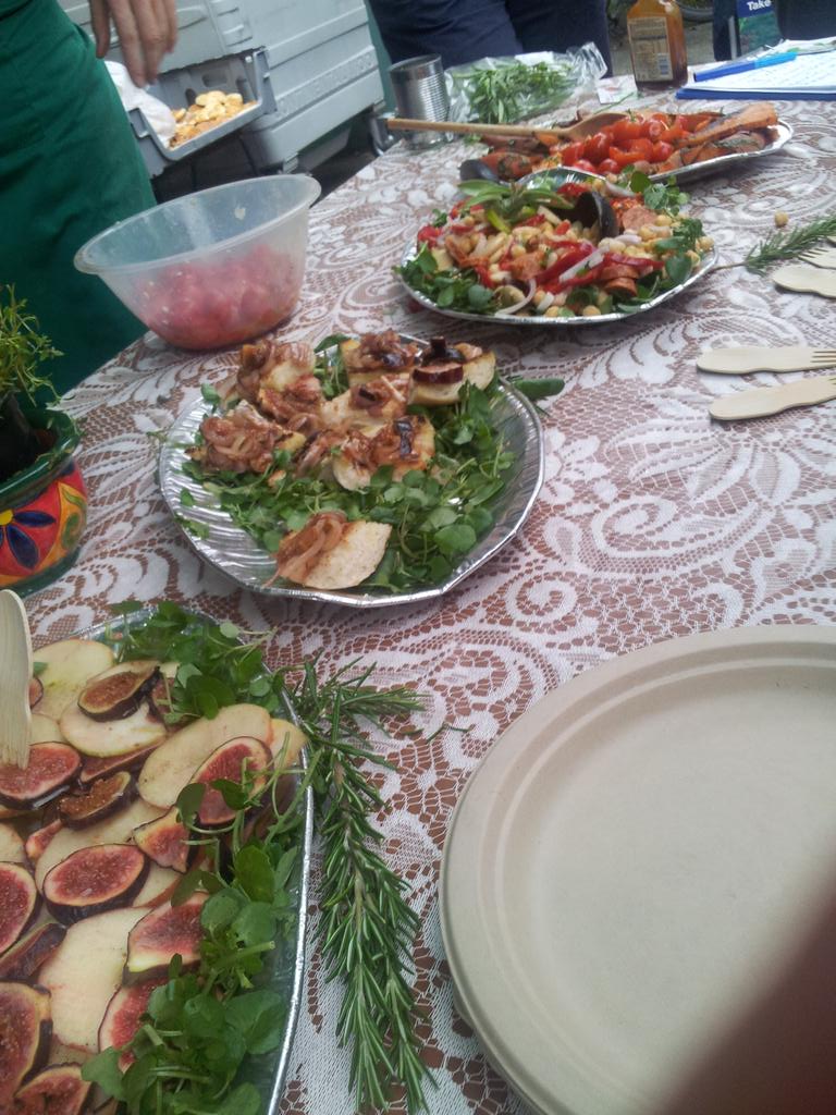 GoodFoodOxford's tweet photo. ReadySteadyCook food surplus feast @Waste2TasteOx @OxRelish winner @AnnaPitt's banana skin curry! @Low_Carbon_West https://t.co/j2rgJhRdMK