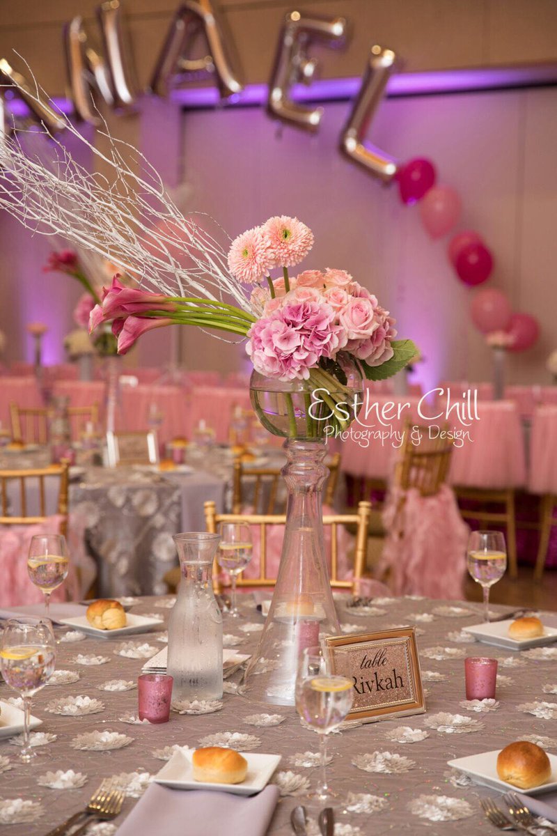 MiChicascater's tweet photo. Stunning centerpiece for bat mitzvah #floral #centerpiece #eventplanning #catering #batmitzvah #barmitzvah #party https://t.co/HjonyEhCnR