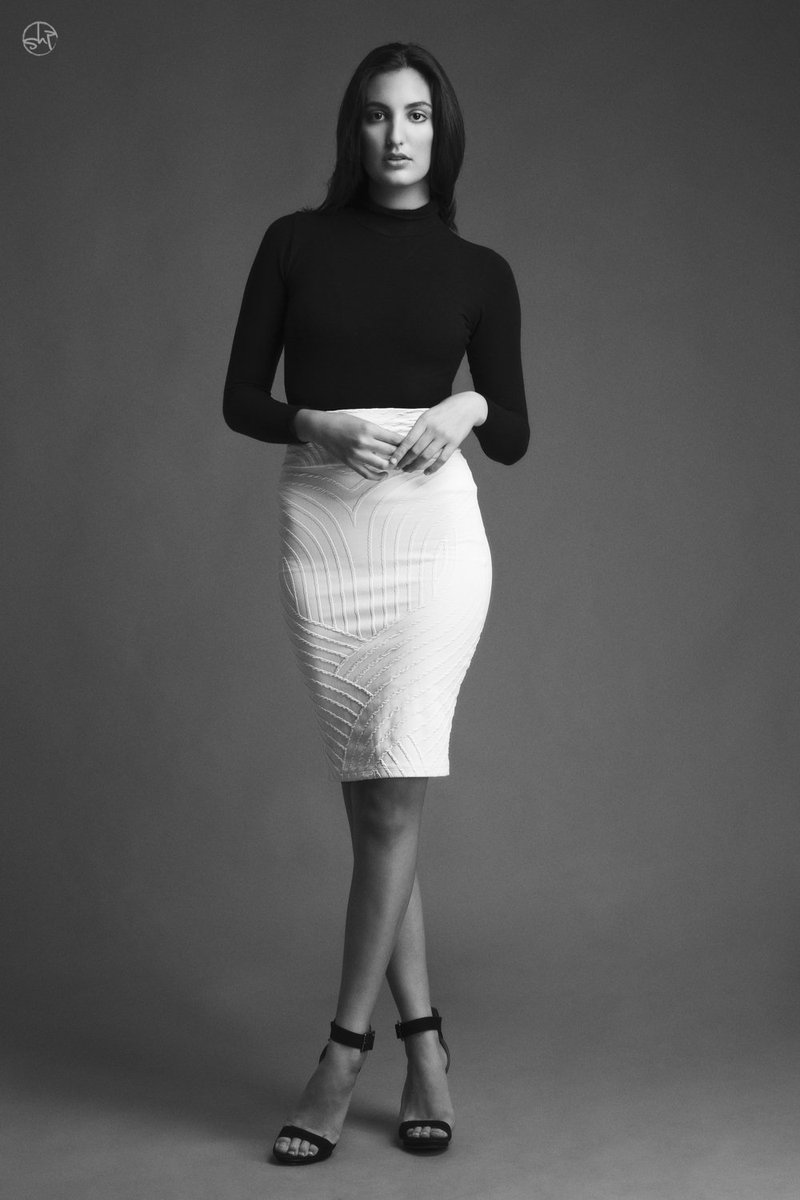 MiamiPhotoColl's tweet image. Image of the stunning Danielle Yablonka shot at the new studio at @ArtHood56. #blackandwhite #fashion #Studio #photography