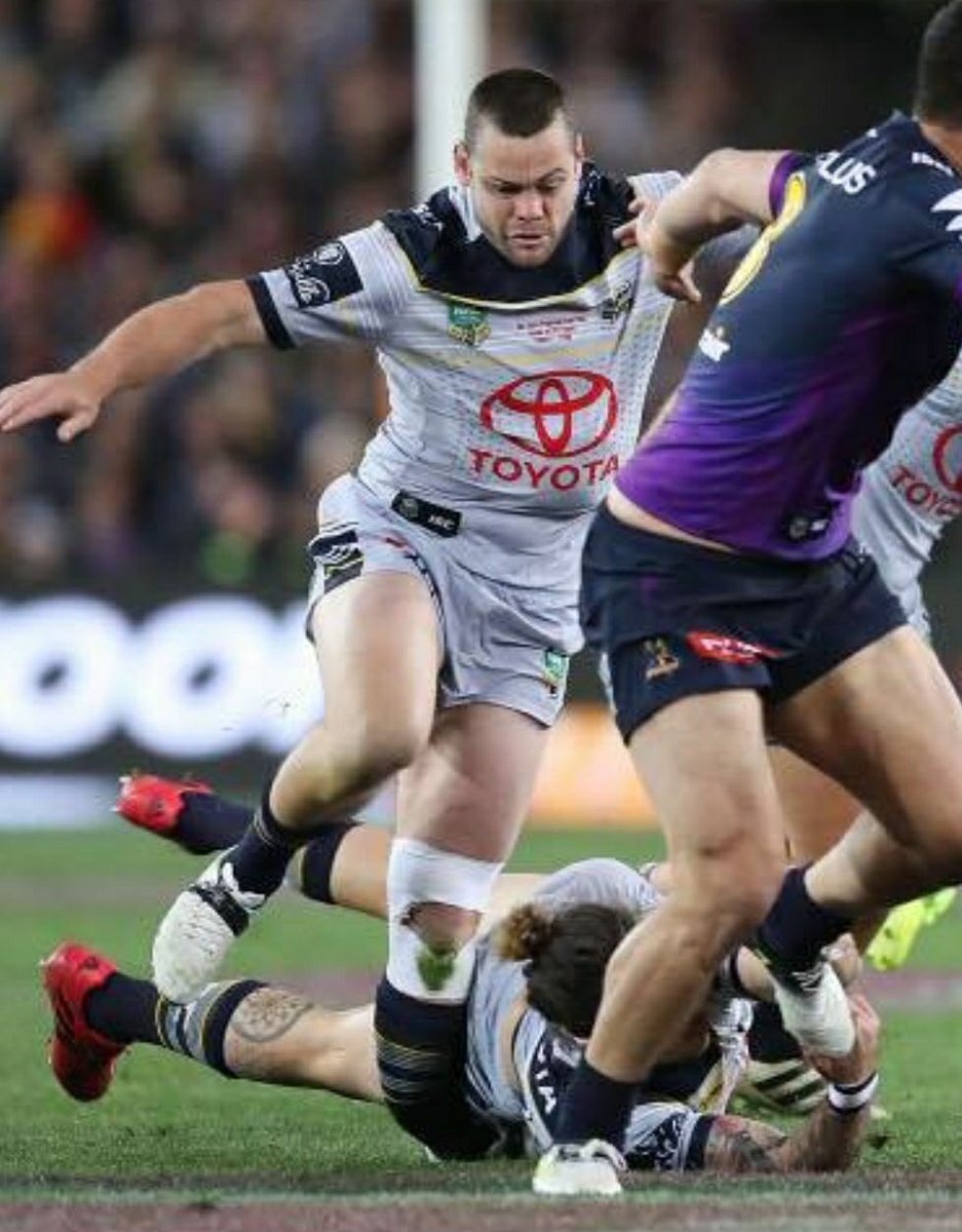 nrlphysio's tweet photo. Viewer discretion advised; this shows the horrific severity of Fensom's injury. Still gave thumbs up coming from the field #NRLGF https://t.co/81IvfwflEL