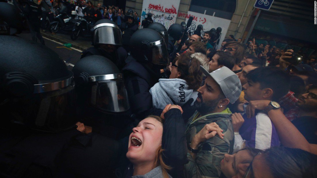CNN's tweet photo. JUST IN: Catalan government says 337 people have been injured in clashes as Spain attempts to prevent vote https://t.co/g06JvNy2Uw https://t.co/5cp9hiKerJ