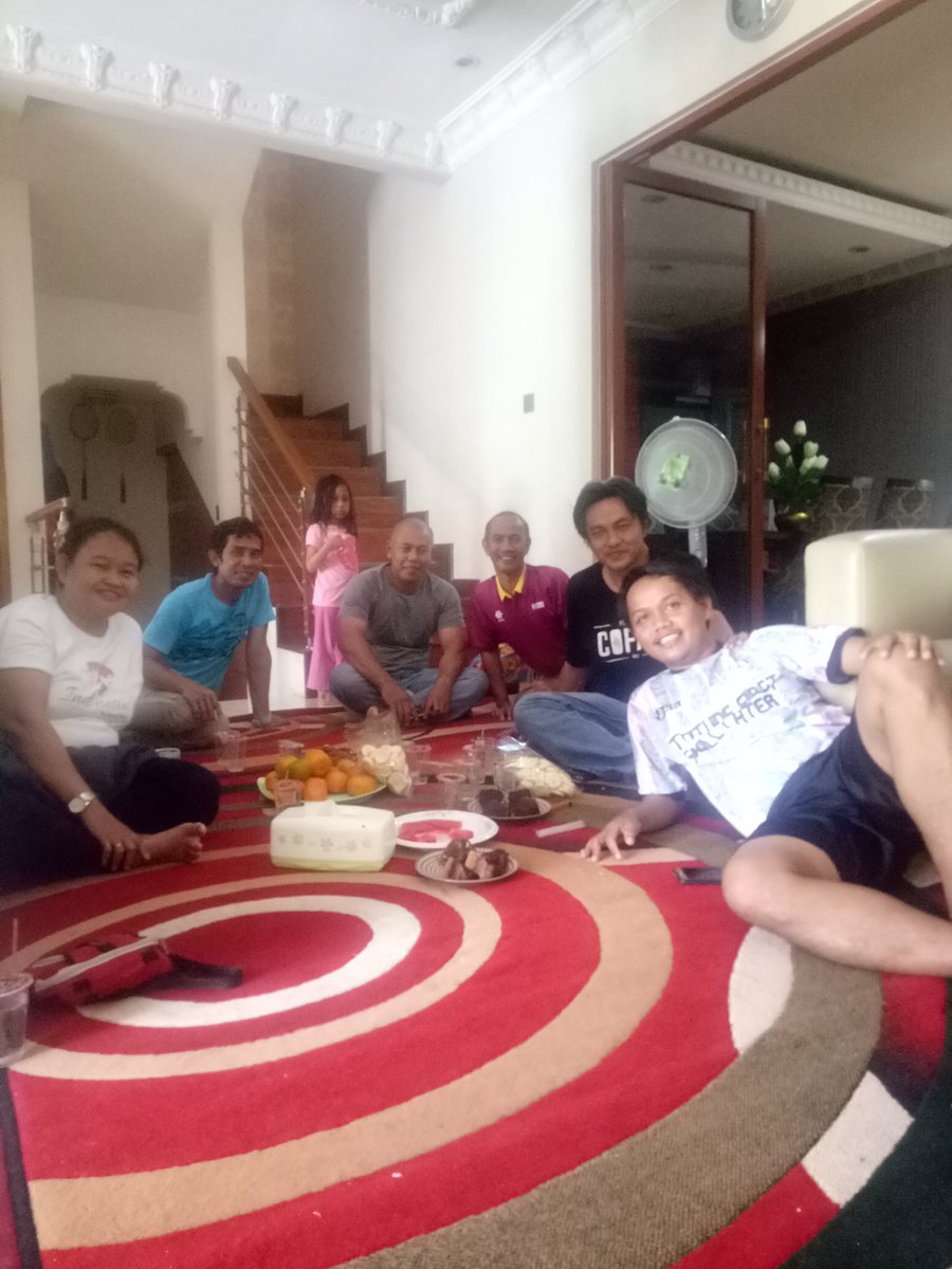 Istirahat makan siang bersama coach idola <a href="/grand/">sav</a> wisata tambun