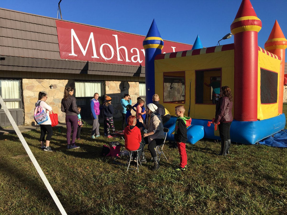 Mike_Cluett's tweet photo. Getting ready for the #BigRedRun @unitedwayhh at @themohawkinn Beautiful day for a not so tough mudder! https://t.co/zIhLtlUc2C