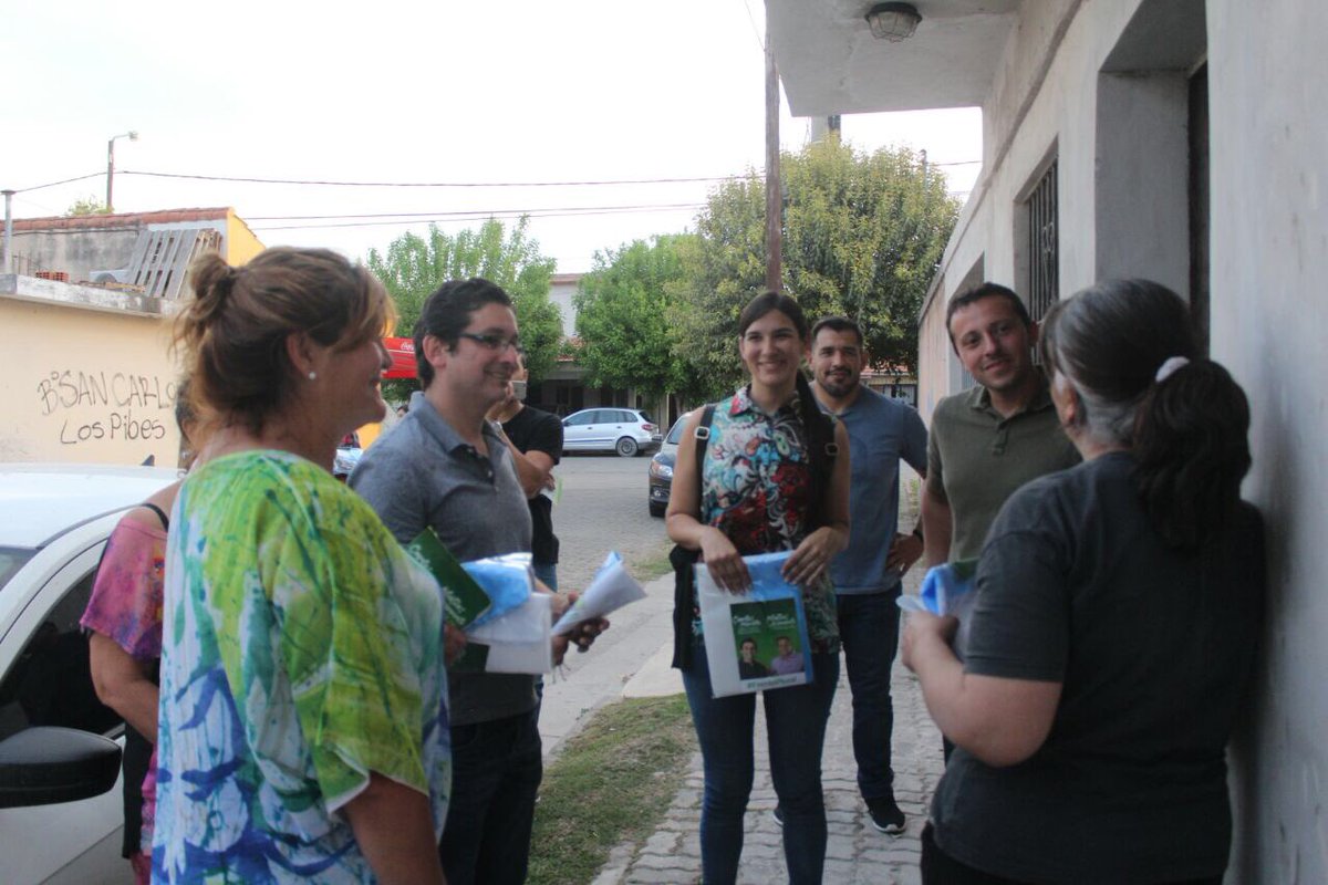 NancyMonteroOk's tweet image. Lindo timbreo del @FrentePlural en barrio San Carlos ! #defender la patria #embanderar los Frentes!Amarla y respetar!!🇦🇷🇦🇷🇦🇷