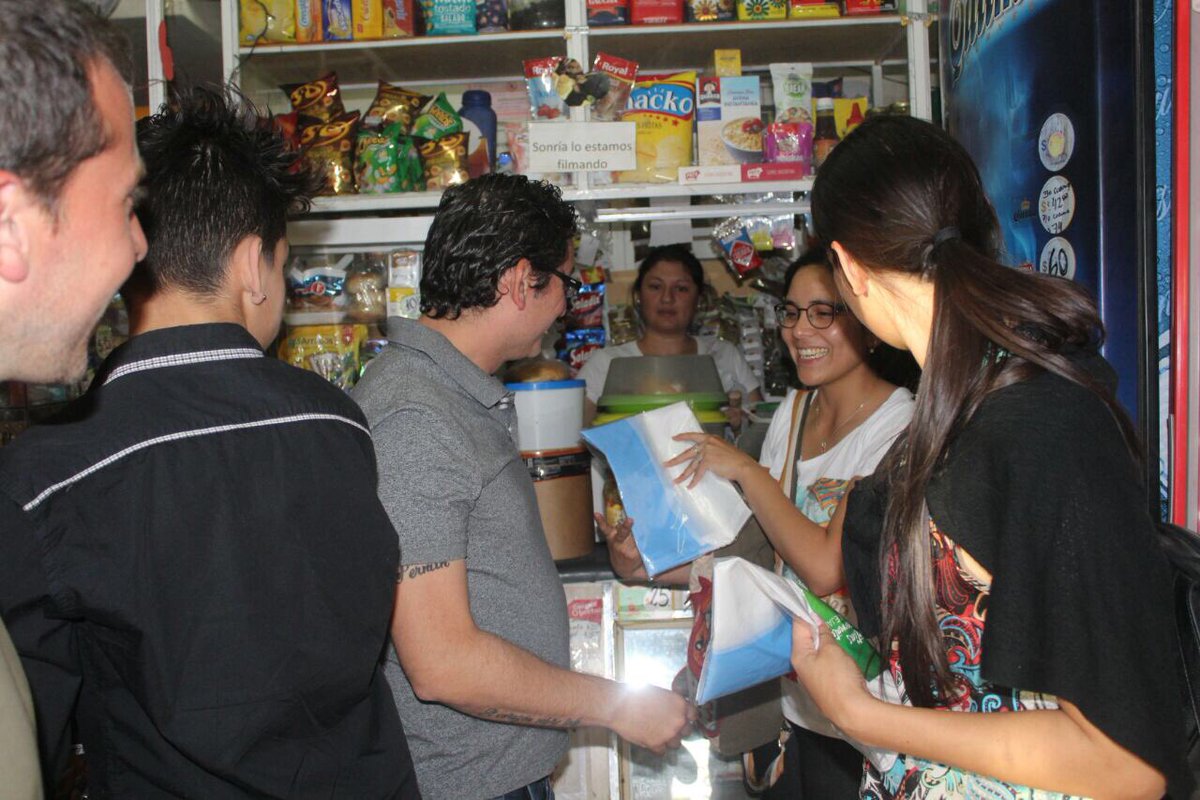 NancyMonteroOk's tweet image. Lindo timbreo del @FrentePlural en barrio San Carlos ! #defender la patria #embanderar los Frentes!Amarla y respetar!!🇦🇷🇦🇷🇦🇷