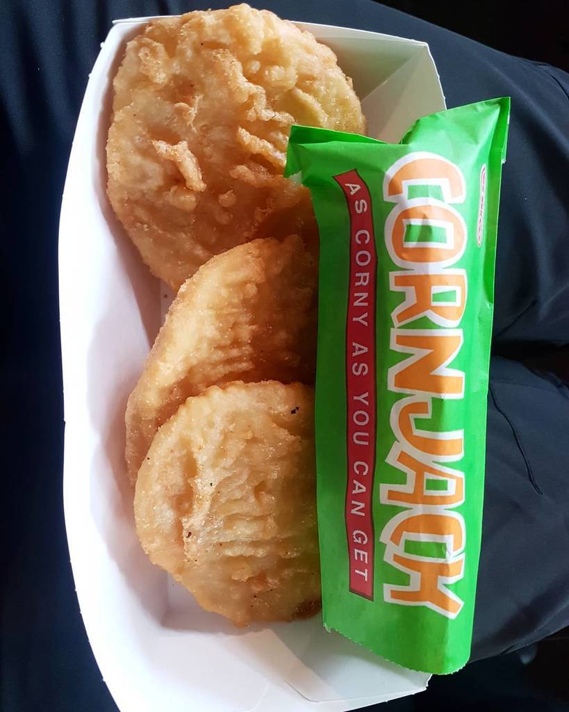 VerityRider's tweet photo. Vegetarian option for Grand Final snacks 🍴🏆 #cornjack #vegetarian #potatocake #wantameatpie #ascornyasitgets #asco… https://t.co/9G5jLa1icc https://t.co/Ch2gRBDVdO