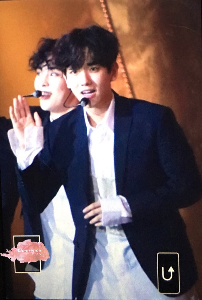 Limerence_04's tweet photo. 171001 KMF
#EXO #BAEKHYUN #엑소 #백현 https://t.co/R4cajt5gCC