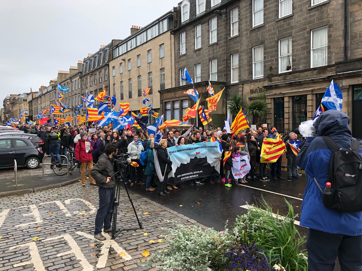 KevanShaw's tweet photo. Marching on EU in Edinburgh #Catalanreferendum https://t.co/Fwby4nSYxc