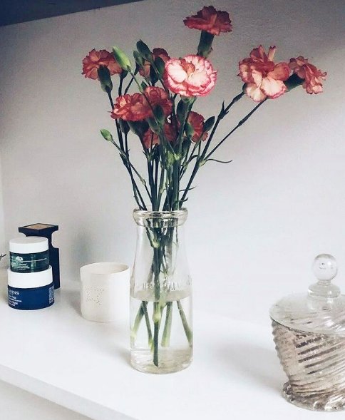 luna_lighting's tweet photo. Perfect for styling those shelves #Shelfie #HomeStyling #TealightHolder #LunaMini #HandmadeDesign #DesignerMaker Porcelain #Flowers #Home https://t.co/gM1q915xsE
