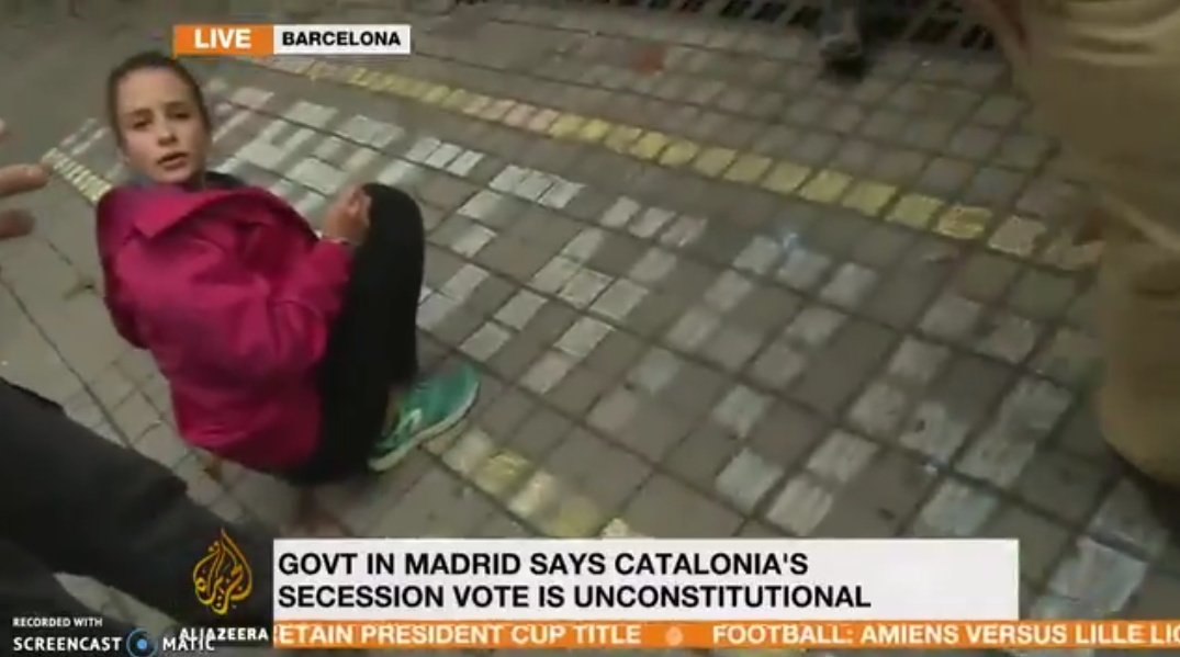 juandiegoc96's tweet photo. De puertas para dentro podréis hacer el debate que queráis, de puertas para fuera hemos hecho un ridículo mayúsculo. #CatalanReferendum https://t.co/olkpUYgsLB