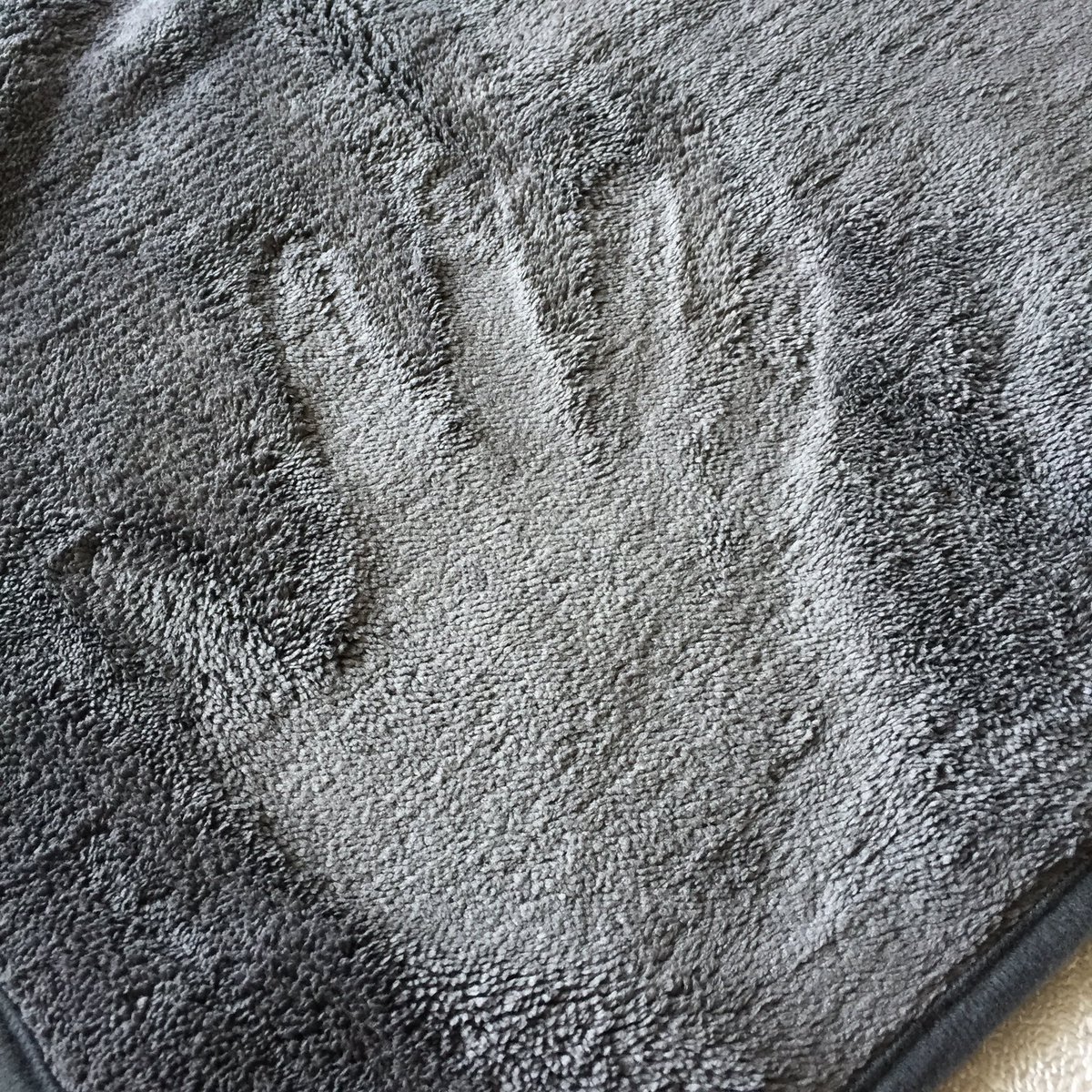 Vseast's tweet photo. Super soft 1,000gsm microfibre drying towels. Available in 40x40 or larger 60x60cm sizes. Available directly from @Vseast #detailing https://t.co/F3ND587wf6