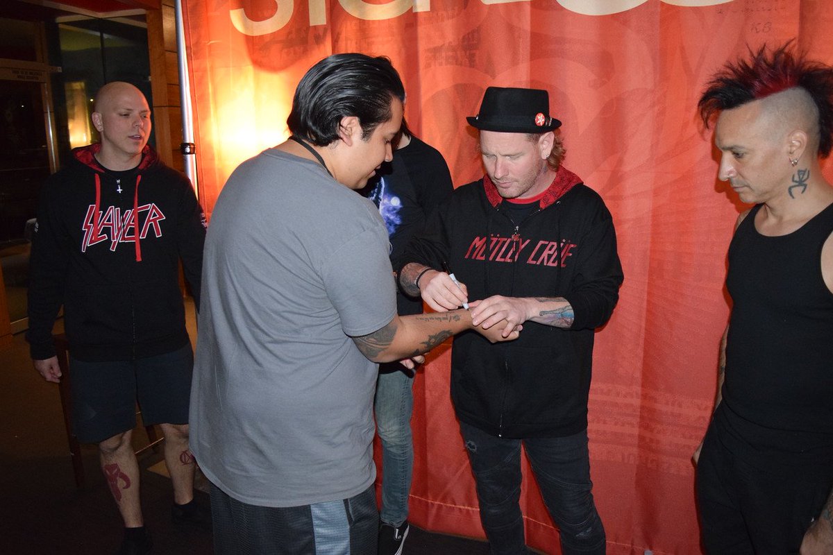 BreakingDamian's tweet photo. @CoreyTaylorRock One of the best moments in my life that I will never forget, thank you so much!! #StoneSourVIP https://t.co/biKtynXWnY