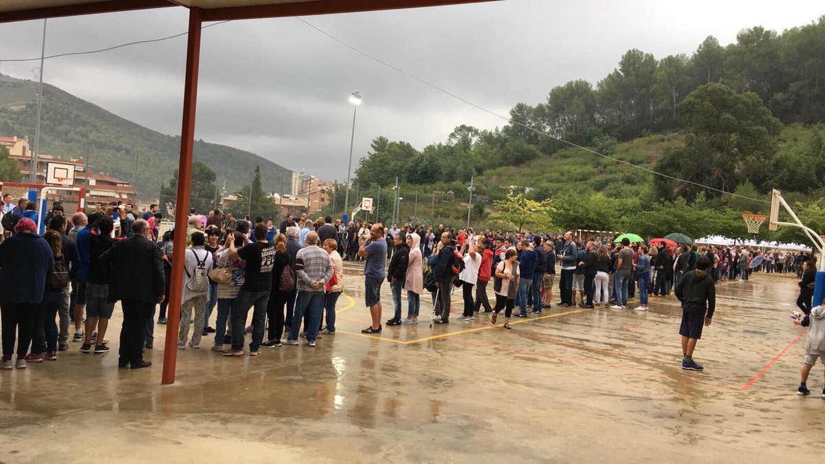 IsidreSierra's tweet photo. 14:00 h a #santcliment Han votat 1459 persones,  prop d'un 48% https://t.co/TbJwQZC977