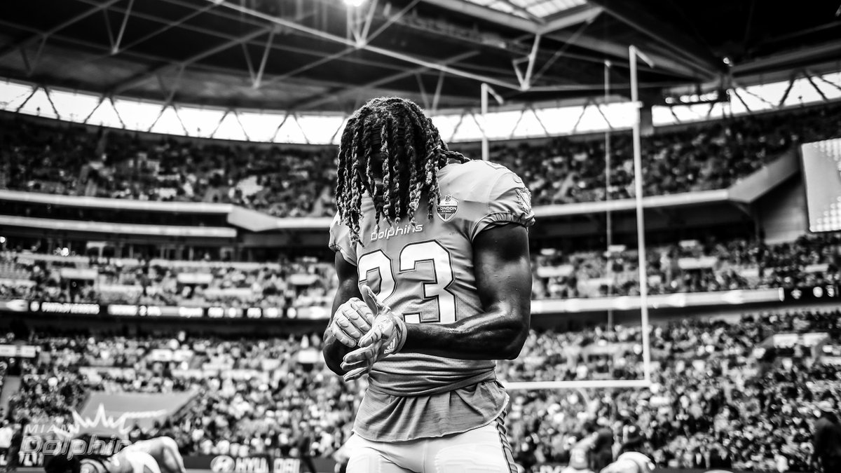MiamiDolphins's tweet photo. #JayTrain #JayTrain #JayTrain #JayTrain #JayTrain #JayTrain #JayTrain #JayTrain  for 15-yds! https://t.co/be1zktZRR9