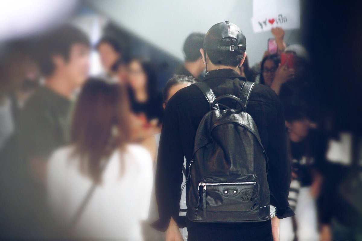 fongmyfong's tweet photo. เดินไปให้ไกลเท่าที่ยูอยากจะไป ไม่ต้องหวั่นไหว ไม่ต้องกลัวล้ม ไม่ต้องห่วงอะไรทั้งนั้น เพราะพ���กยูจะมีพวกเราอยู่ข้างหลังเสมอ :) #เป๊กผลิตโชค https://t.co/c1NRF3isP2