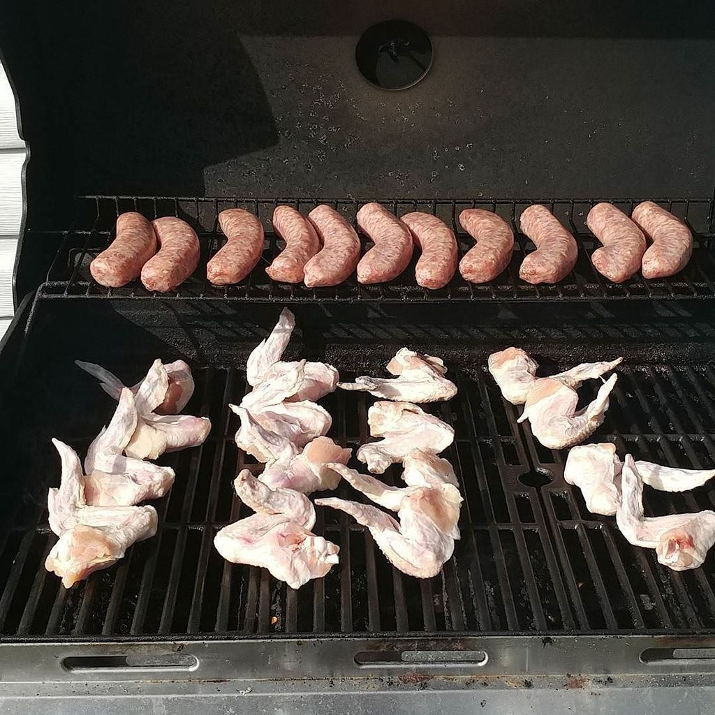 rld76's tweet photo. #BackToTheGrillAgain #WingsAndThings #FootballSunday https://t.co/SNQDkfXyNS