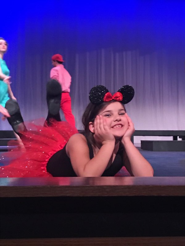 MsJsLifeLessons's tweet photo. @ChrisisSingin You share a bday with my little star, Fiona! She rocked her bday on stage too!! Happy birthday, Mr. President! https://t.co/w9M2AVCEVz