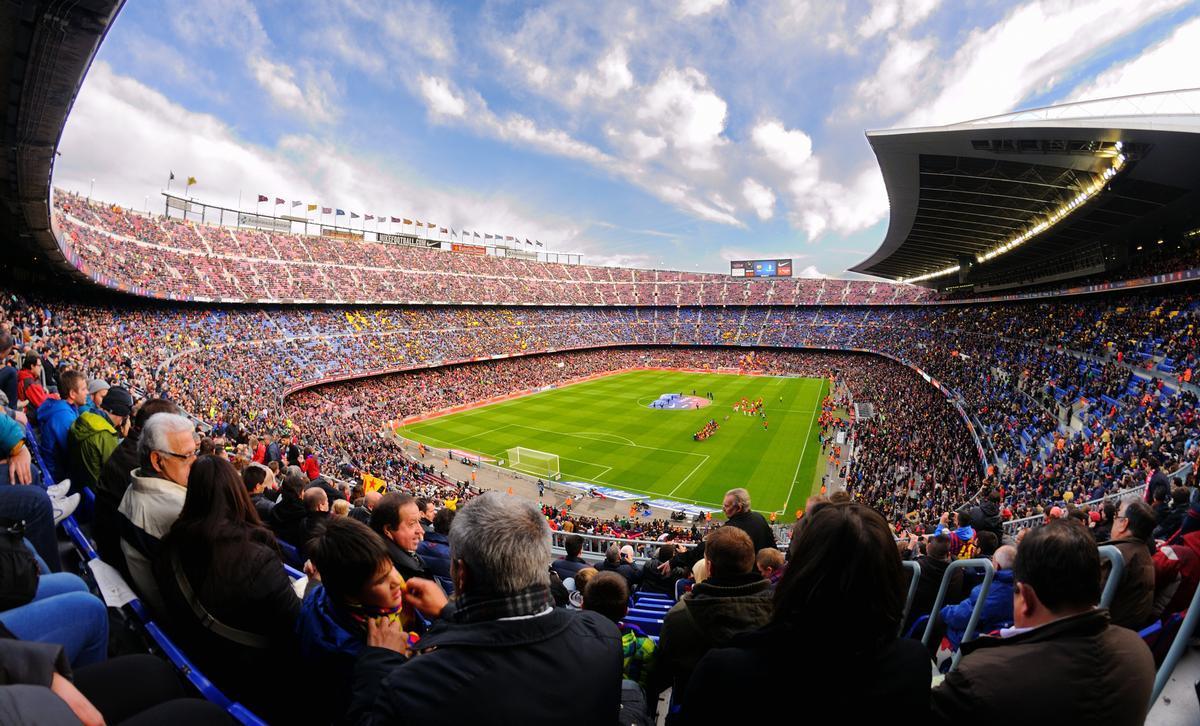 okdiario's tweet photo. #ÚLTIMAHORA 🔴 Los jugadores del Barça plantan a Bartomeu y el partido se jugará a puerta cerrada https://t.co/QDTk7ldalY https://t.co/CZOGQ5MuF7
