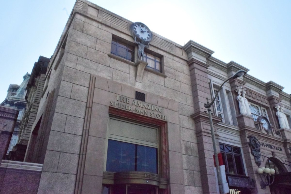 ট ইট র Usj情報局 L C A Studios セットファサード紹介 今回は映画 ティファニーで朝食を に登場した高級宝石店 ティファニー をイメージしたsteinsを紹介しました ニューヨーク5番街に実在する店舗です ブログ T Co 3ecxmrg1iz Usj