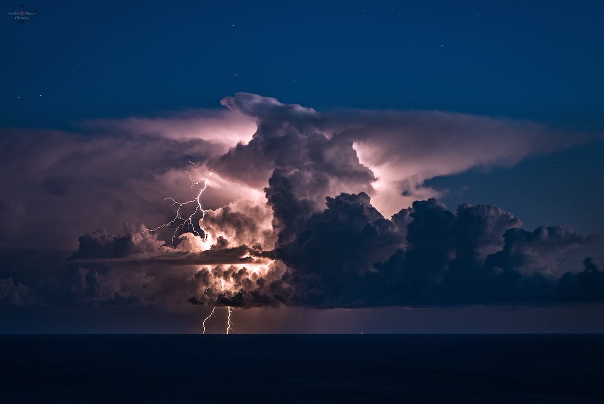 [Obrazek: DLDr-urVAAAQeLi.jpg]