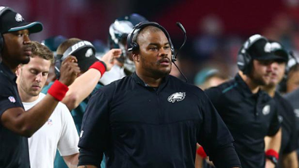 NBCPhiladelphia's tweet photo. Now on @Eagles #GameDayKickoff Duce Staley in studio to explain the Birds breakout running success: https://t.co/Phd2eNtheO https://t.co/LgRdvU22TM