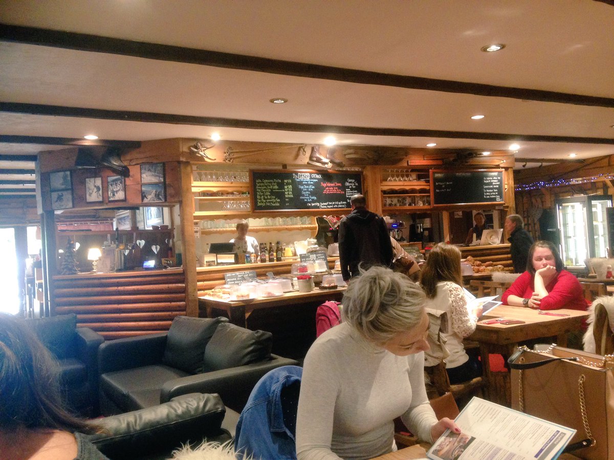 JeremysFoodTour's tweet photo. A cosy trip to The Alpine Restaurant, Melton Mowbray, Leicester! #AlpineBar #Leicester #JeremysFoodTour https://t.co/jGOZkjYLAc
