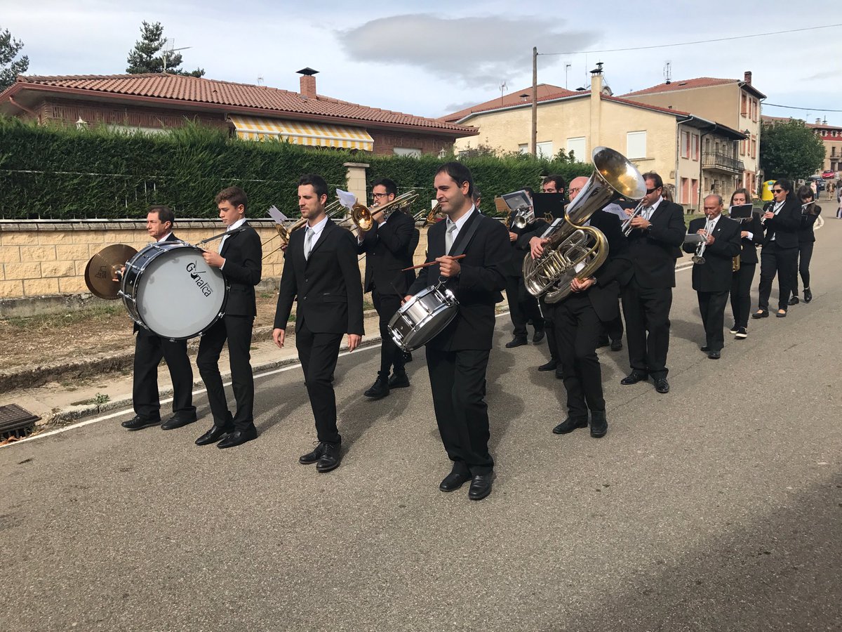 UniMusicalLerma's tweet photo. Comenzamos el pasacalles en Hontoria del Pinar https://t.co/eV8b7WRZcq