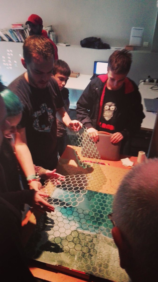 GranvilDigital's tweet photo. Préparation pour la restitution des projets ✌#gdgame #gamejam https://t.co/M01edWpHro