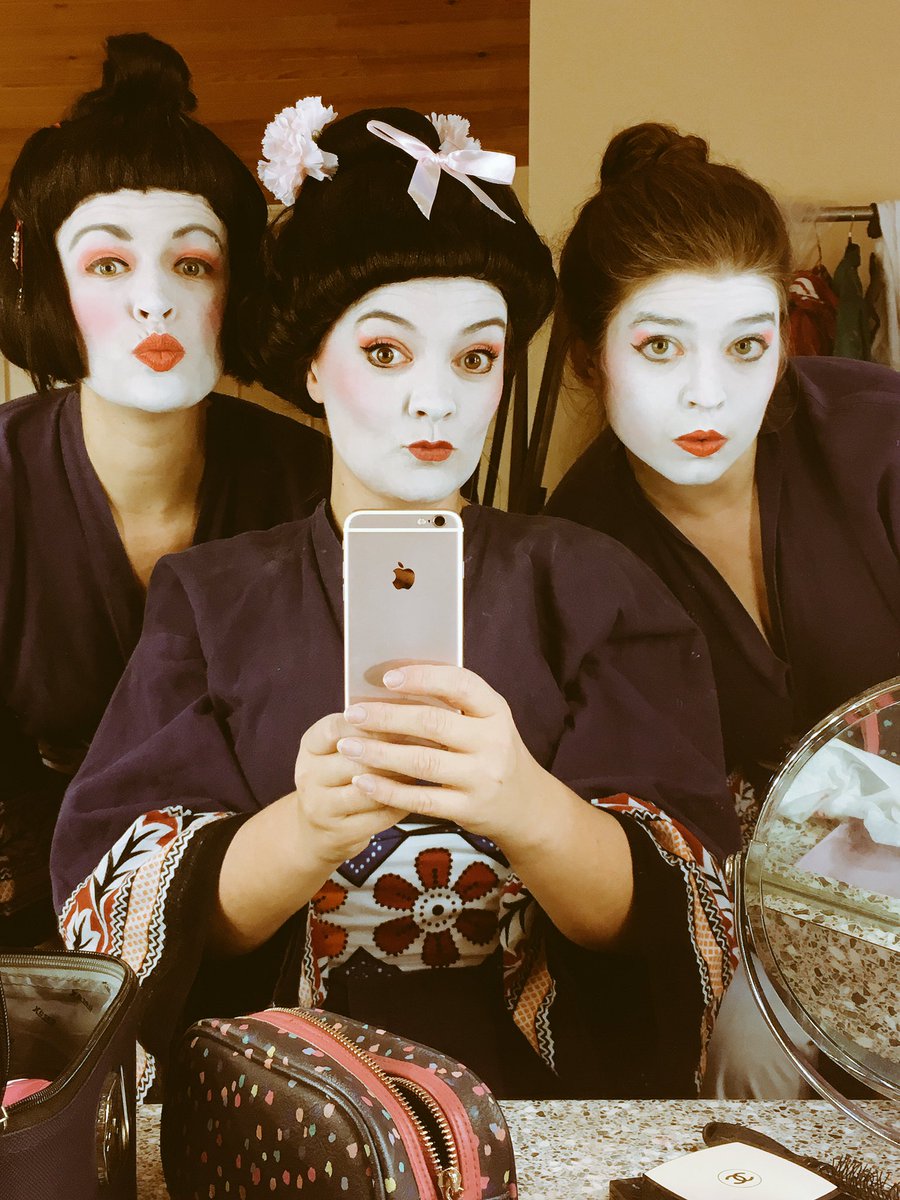 Watch out this train of little ladies is coming! 😜 🎶 <a href="/HelenF_May/">Helen May da Silva</a> <a href="/oliviafbell/">Olivia Bell</a> <a href="/OperaAnywhere/">Opera Anywhere</a> <a href="/DorchesterArts/">Dorchester Arts</a> #Mikado #Yumyum
