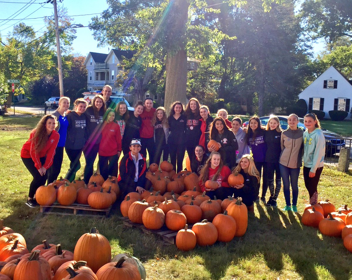 WhitmanHansonVB's tweet photo. WH Volleyball community service @whvball unloading 900+ pumpkins 🎃 💪🏽🏐❤️🖤@WHathletics #pantherpride #givingback https://t.co/IbD4pcVjRV