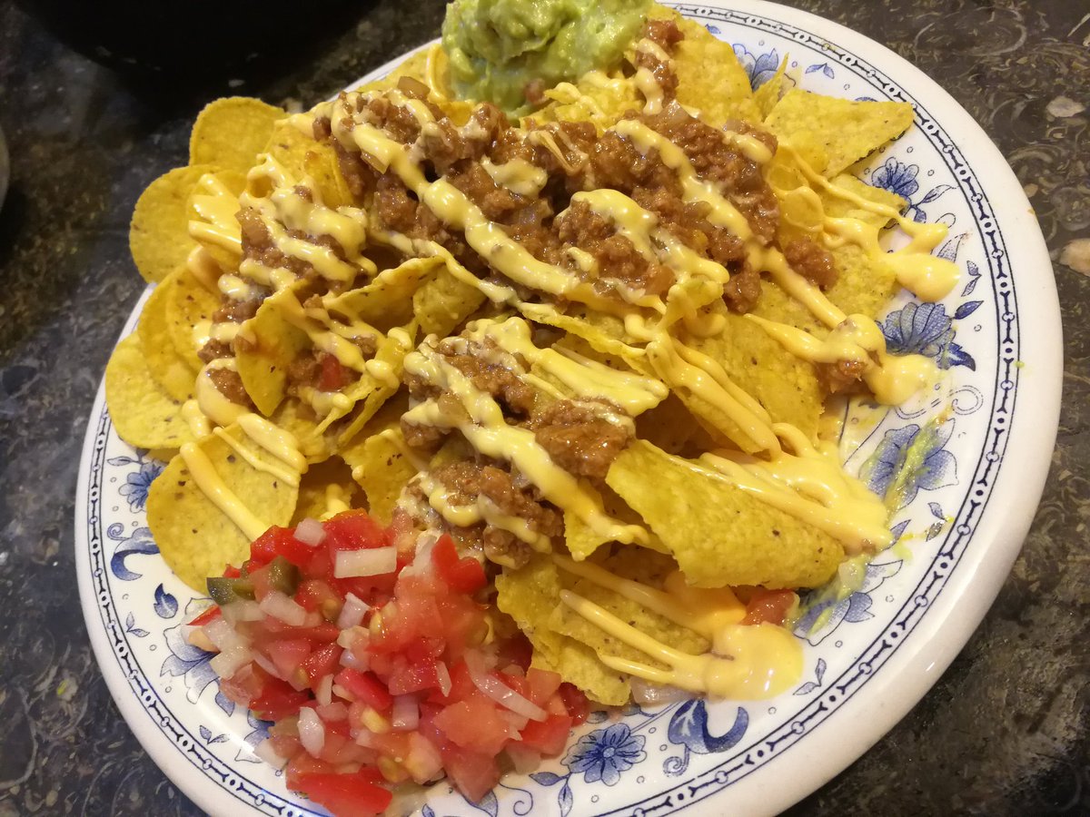 gatodeU's tweet photo. Orale mis carnales, nunca esta demas uno ricos nachos Mexicanos con carne chili, wey amo cocinar y que me salga un sabor tan padre. https://t.co/12nrMnseyC