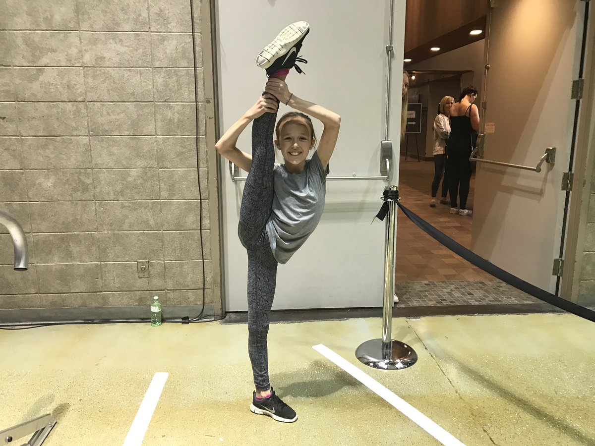 Jenna stopped by to stock up on her favourite gear from ivivva —she also showed us a few moves while she was here! #SteeltownWHS
