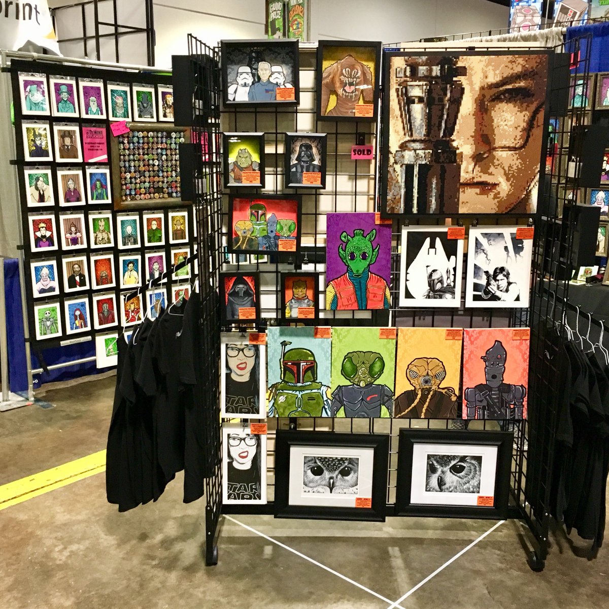 matthewsardo's tweet photo. I need this Rey pixel painting! 
#StarWars 
@MegaConTampa https://t.co/1NYM0JBh80