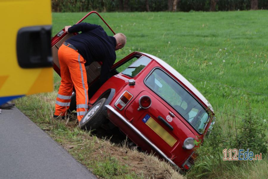 🚨 Oude mini glijdt de sloot in toertocht 112.press/PrgJzr #Lunteren #112Nieuws https://t.co/GLEuBjzyT3