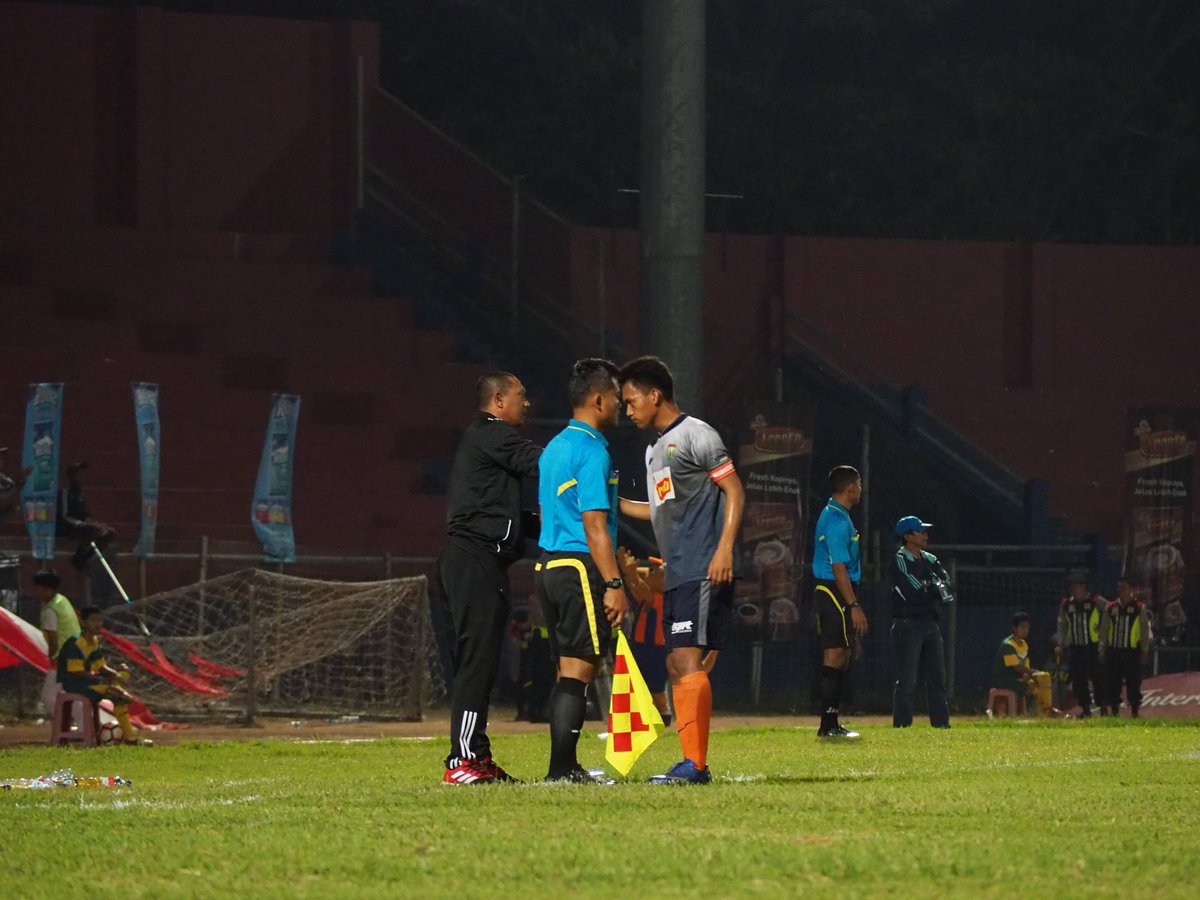 balanemcom's tweet photo. Ada hal menarik dalam final Liga 3 Zona Jatim cek di https://t.co/LgXRQMEJiH https://t.co/ZWbBLhWtL1