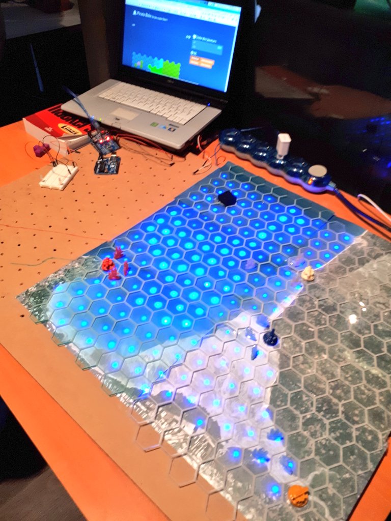 homard's tweet photo. Pirate Baie , un jeu super bien ! #GDGAME @GranvilDigital #GameJam #Game #Make #PitchFinal https://t.co/Y9fwW8koz4