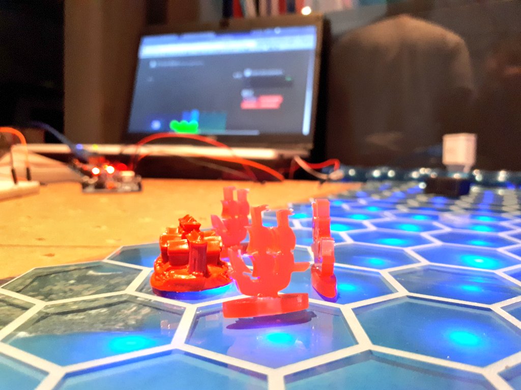 homard's tweet photo. Pirate Baie , un jeu super bien ! #GDGAME @GranvilDigital #GameJam #Game #Make #PitchFinal https://t.co/Y9fwW8koz4