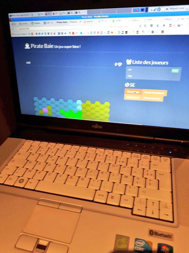 homard's tweet photo. Pirate Baie , un jeu super bien ! #GDGAME @GranvilDigital #GameJam #Game #Make #PitchFinal https://t.co/Y9fwW8koz4