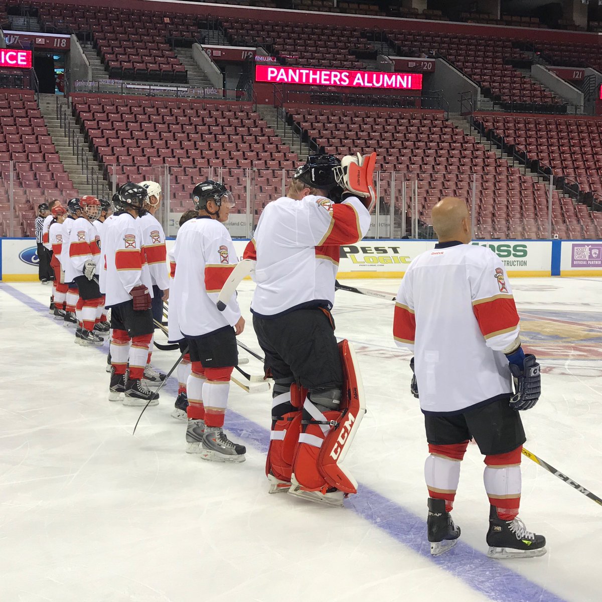 Our Pucks for Bucks Alumni Game is underway! https://t.co/pwS8vPeduu