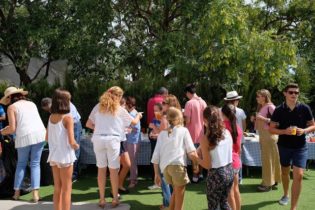 Club_Sierramar's tweet photo. Fiesta familiar de inauguración! #Marbella #Familias #paella 🍷🥘 https://t.co/b6x6LBmjhU